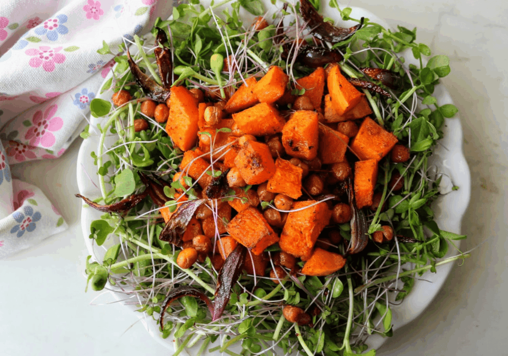 csicseriborsó-sütőtök saláta