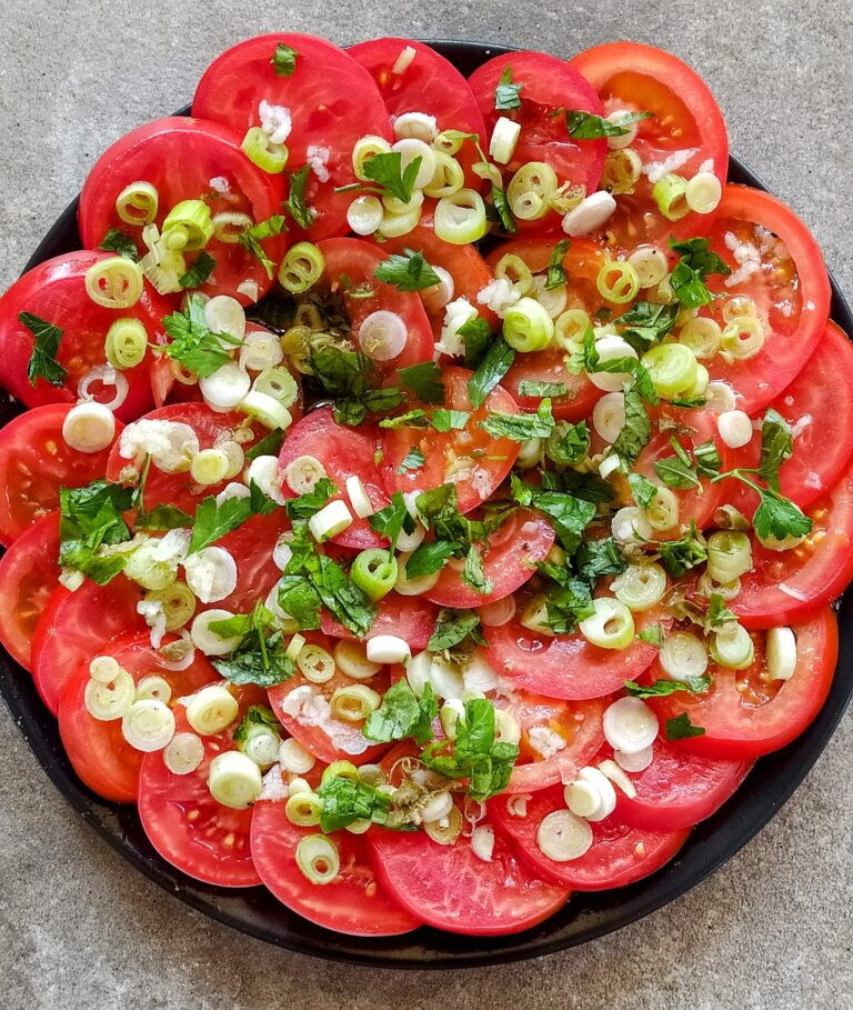 marinált paradicsomsaláta