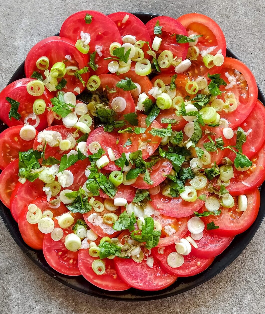 marinált paradicsomsaláta